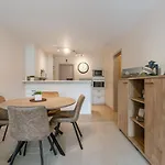 Elegant Seaside In Apartmán