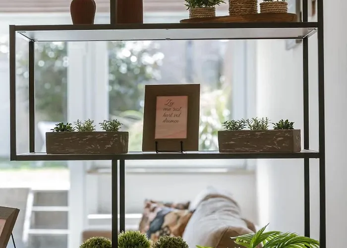 Elegant Seaside In 布兰肯贝赫