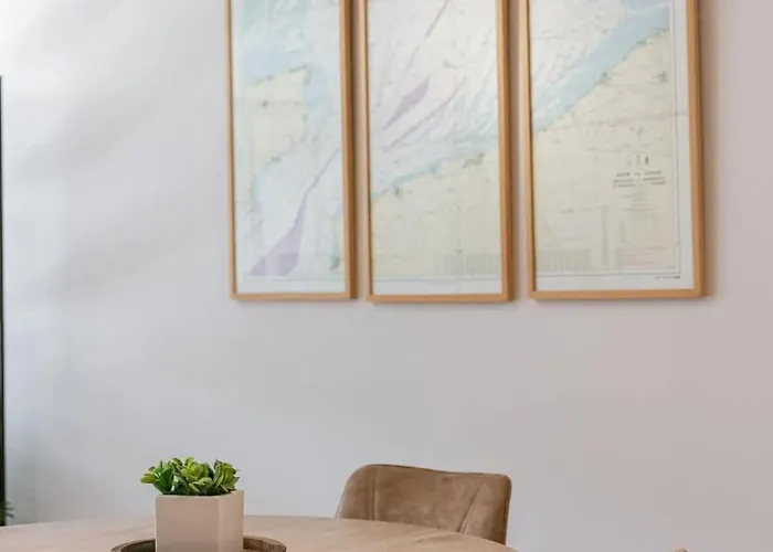 Elegant Seaside In 布兰肯贝赫