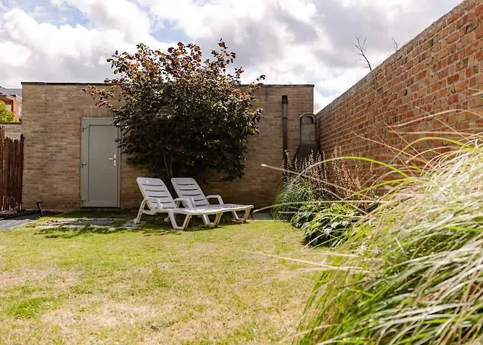 Elegant Seaside In 布兰肯贝赫